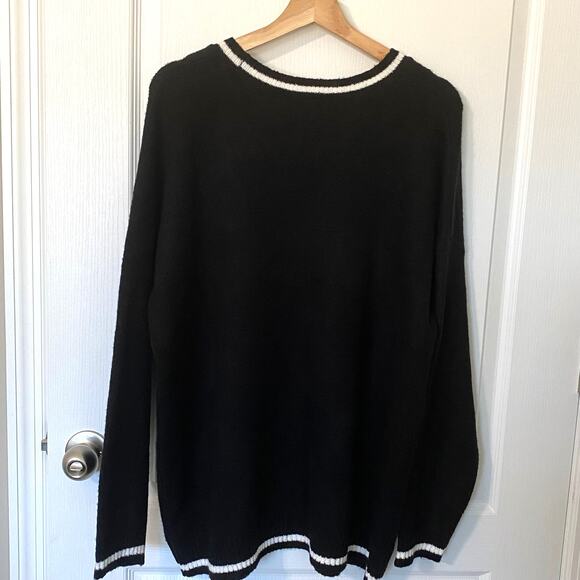 Torrid NWT Wms 1X Black Star Lips Crewneck Pullover Sweater Sequins Novelty - Picture 2 of 10